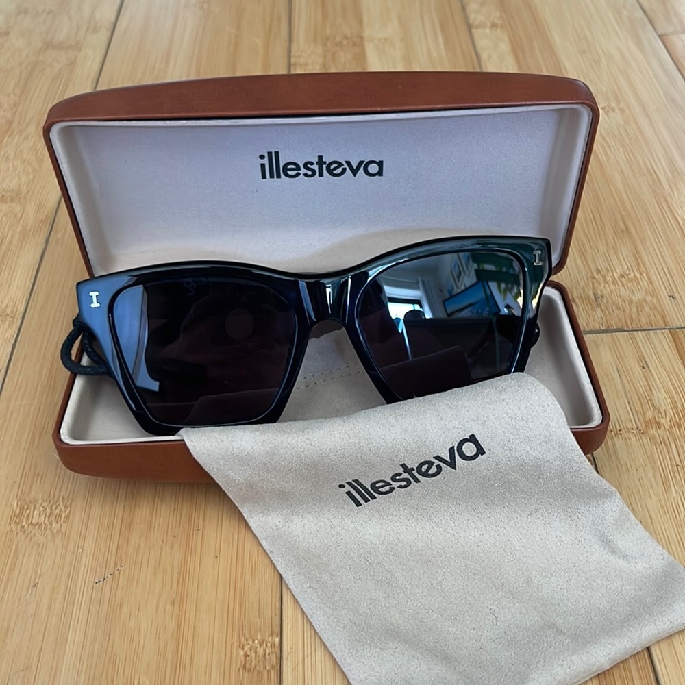 Ilesteva Silverlake sunglasses, hardly used!